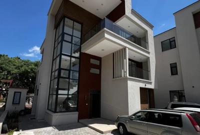 5 Bed Townhouse with En Suite in Lavington