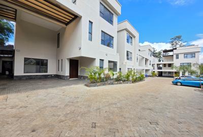 5 Bed Townhouse with En Suite at Manyani East. - 3
