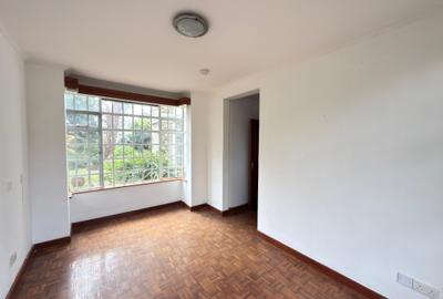 4 Bed House with En Suite in Rosslyn - 4
