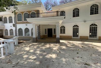 4 Bed Villa with En Suite in Muthaiga - 2