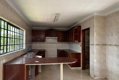 4 Bed Townhouse with En Suite in Westlands Area