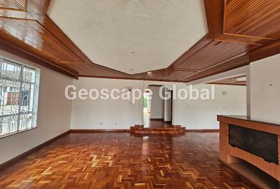 5 Bed House with En Suite in Runda - 2