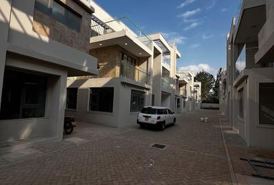 6 Bed Townhouse with En Suite at Convent Drive - 2