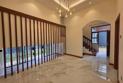 4 Bed Townhouse with Garden at Lantana Road - 2