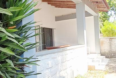 Serviced 2 Bed Apartment with Swimming Pool at Beach Road - 2