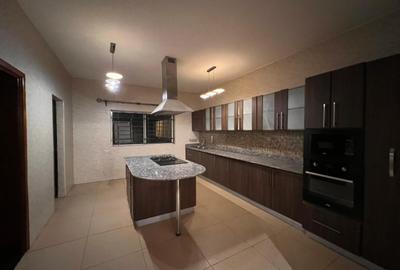 3 Bed Apartment with En Suite at Gatundu Road - 4