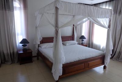 Furnished 3 Bed Apartment with En Suite at Ar909 - 3