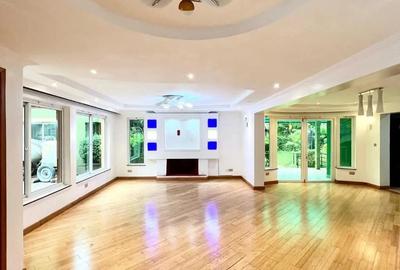 5 Bed Townhouse with En Suite in Riverside