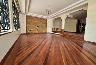 5 Bed Townhouse with En Suite in Kileleshwa - 2