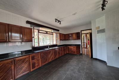 5 Bed House with En Suite in Runda - 4