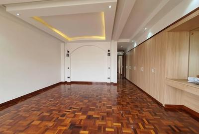 3 Bed Apartment with En Suite at Othaya Road - 4