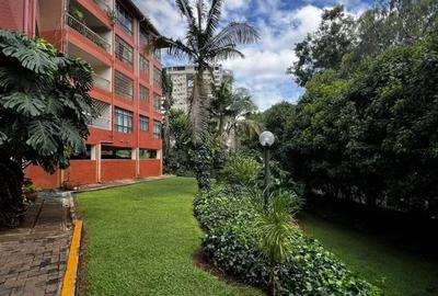 4 Bed Apartment with Swimming Pool in Riverside - 2