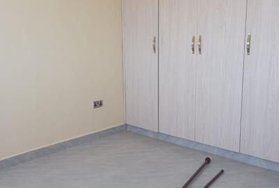 Serviced 3 Bed Apartment with En Suite in Syokimau - 4