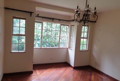 5 Bed Villa with En Suite in Rosslyn