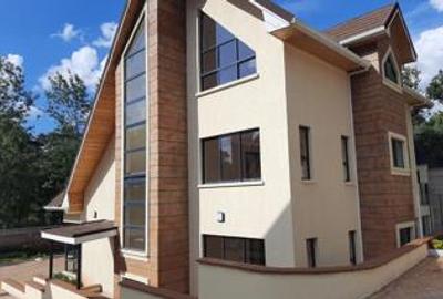 5 Bed Townhouse with En Suite at Convent Drive