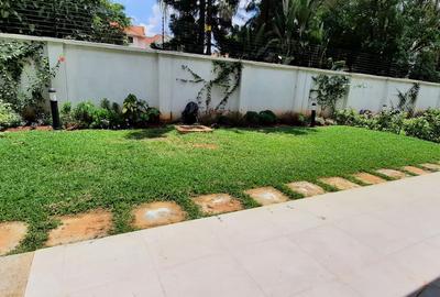 4 Bed Villa with En Suite in Lavington - 2