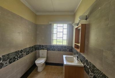 4 Bed House with En Suite in Rosslyn - 3