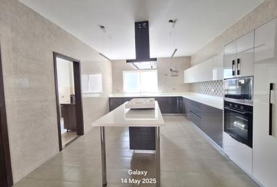 2 Bed Apartment with En Suite at Riverside Drive - 3