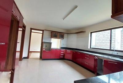 4 Bed Townhouse with En Suite at Broo - 3