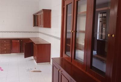 4 Bed Townhouse with En Suite at Hatheru Road