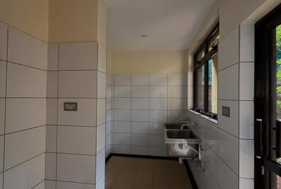 5 Bed Townhouse with En Suite in Lavington - 2