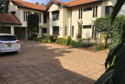 4 Bed House with En Suite in Runda