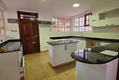 4 Bed Villa with En Suite in Kyuna - 3