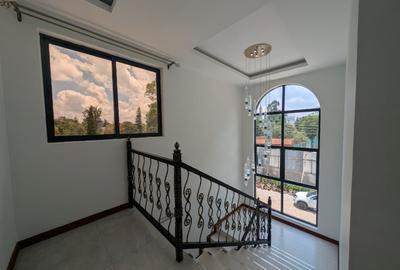 5 Bed Townhouse with En Suite in Lavington