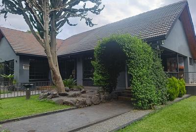 3 Bed House with En Suite at Nyari - 2