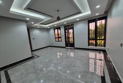 5 Bed Villa with En Suite in Runda - 4