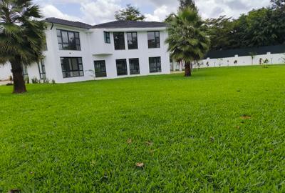 7 Bed House with En Suite in Runda