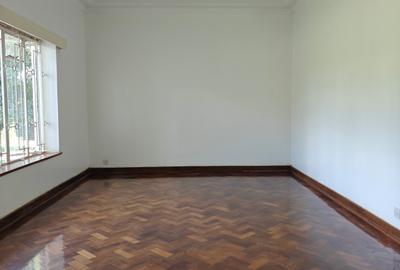 9 Bed House with En Suite at Rosslyn