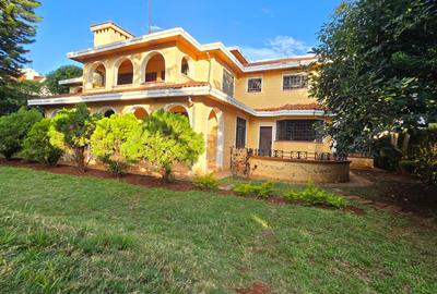 5 Bed House with En Suite in Runda