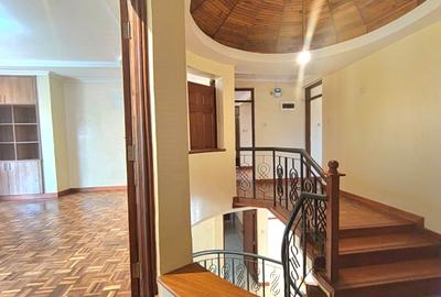 5 Bed House with En Suite in Runda - 2