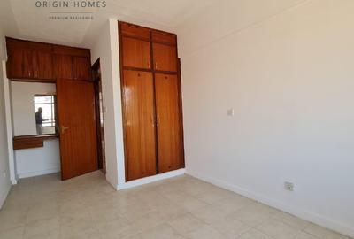 4 Bed Apartment with En Suite in Westlands Area