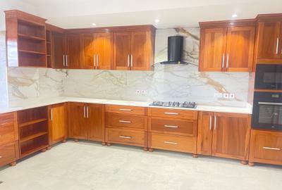 5 Bed Apartment with En Suite in Kileleshwa