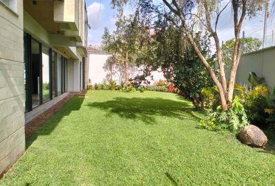 5 Bed Townhouse with En Suite in Brookside