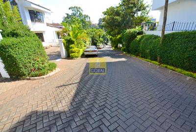 5 Bed Villa with En Suite in Riverside