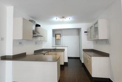 2 Bed Apartment with En Suite in Westlands Area - 4