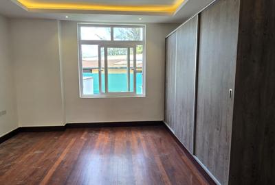 5 Bed House with En Suite in Runda - 4