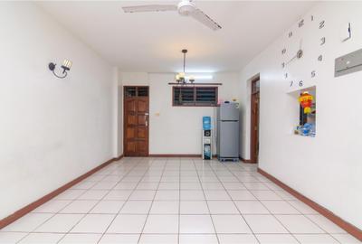 3 Bed Apartment with En Suite in Kizingo