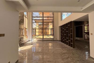 6 Bed Villa with En Suite in Lavington