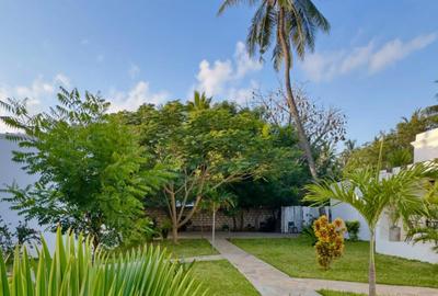 2 Bed Villa with En Suite at Watamu - 3