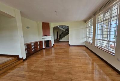 4 Bed House with En Suite in Runda