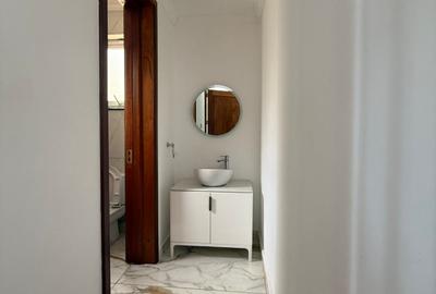 5 Bed Townhouse with En Suite in Lavington - 3