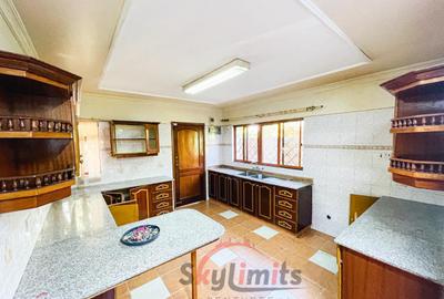 5 Bed Townhouse with En Suite at Grevillea Grove
