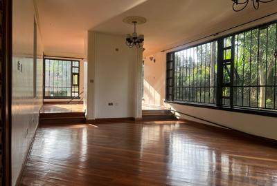 7 Bed House with En Suite in Runda - 3