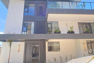 5 Bed Villa with En Suite in Lavington - 3