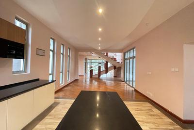 4 Bed House with En Suite in Karen - 4