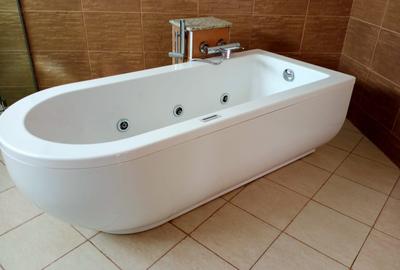 5 Bed Townhouse with En Suite in Brookside - 4